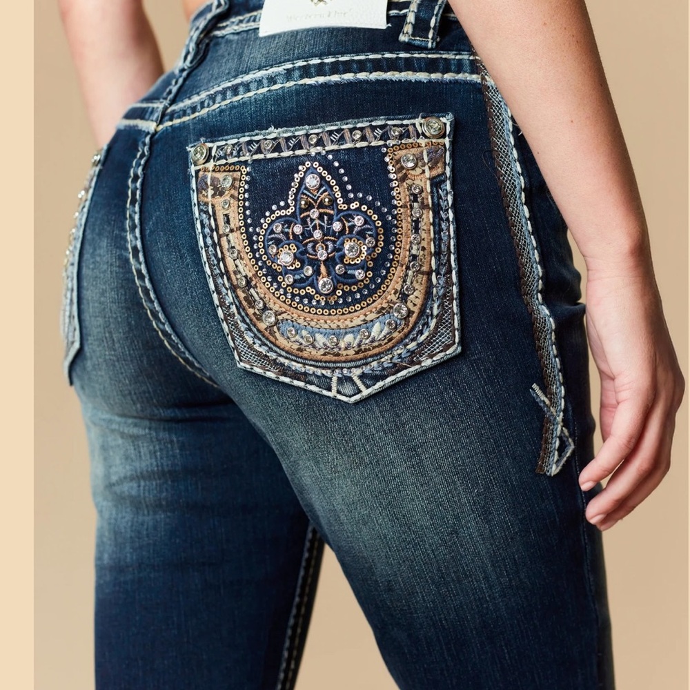 Western Blue Jean Women’s blue boot cut solid  with embroidered pockets size 32